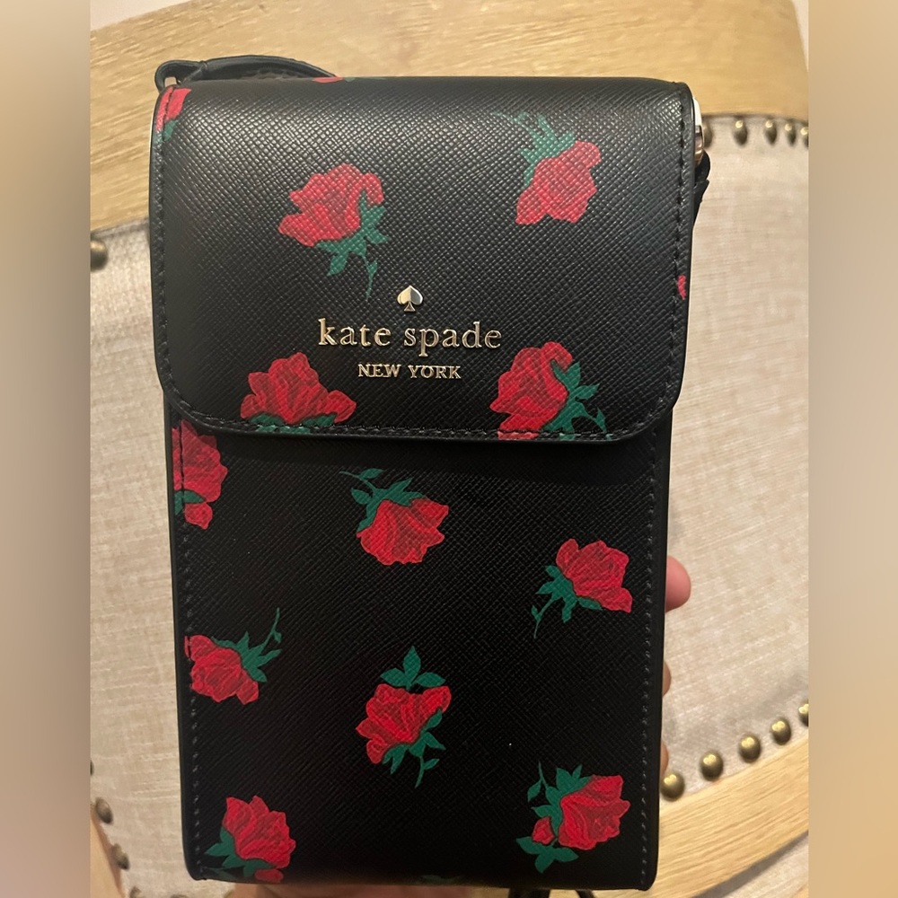 Kate Spade New York

MADISON ROSE TOSS PRINTED NORTH SOUTH CROSSBODY